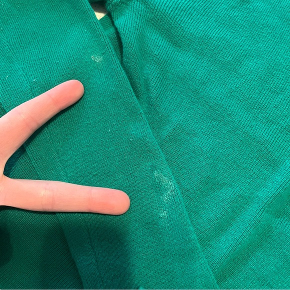 Banana Republic Cropped Green V-Neck Sweater - Picture 4 of 6